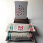 Exklusives SignKarten Set „Fingerzeige“ mit 54 spirituellen Impulskarten, Buch und handgefertigter Tasche in Natur gestreift, jetzt entdecken