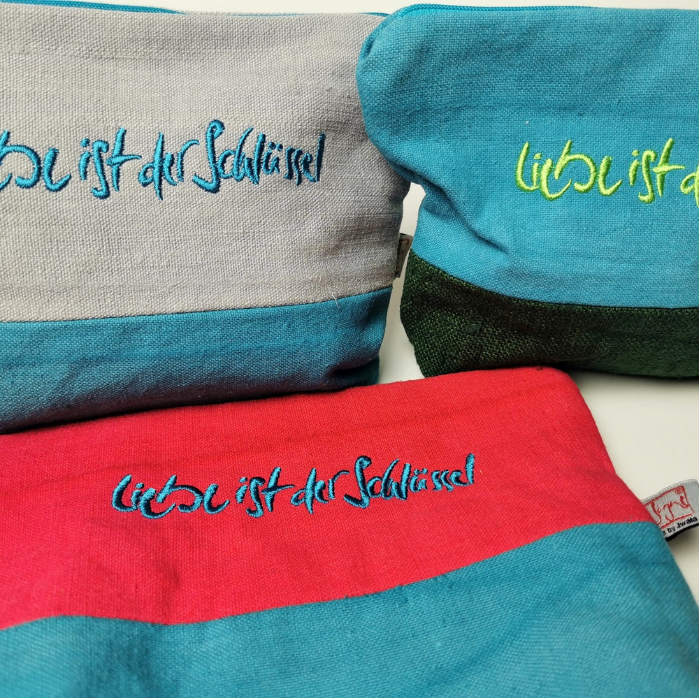 Kosmetiktasche "Liebe ist der Schlüssel"