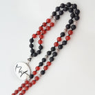 Schwarze Onyx und rote Achat Mala – Edelstein-Kette für Tapferkeit & Selbstbewusstsein sofort bestellen