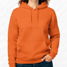 Klassischer Damen-Hoodie in Bright Orange ohne Sign mit Kängurutasche vor weißem Hintergrund.