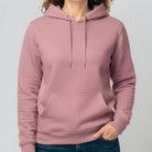 Einfarbiger Damen-Hoodie in Cotton Pink ohne Sign mit Kängurutasche vor weißem Hintergrund.