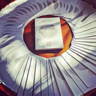 Fingerzeigkartenfächer auf dem Tisch mit Fingerzeig Buch