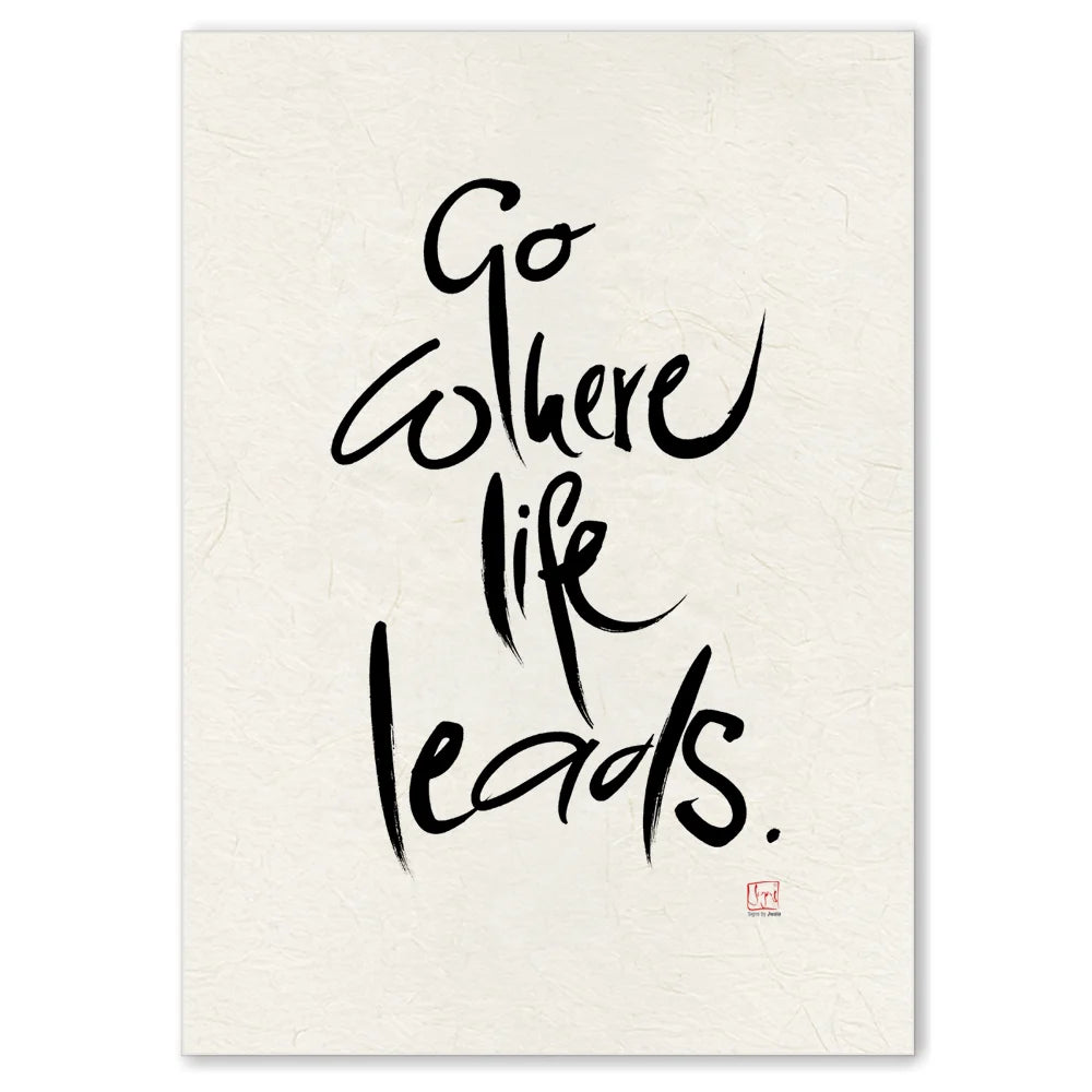 Exklusive Leinwand „Go where life leads.“ – Originaldruck von Sign by Jwala®, handgefertigte Wandkunst aus Tirol, Limited Edition, einzigartiges Kunstwerk für Inspiration und Lebensfreude