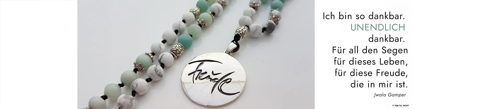 Freude-Malas aus dem Onlineshop SignShop Tirol – handgefertigte Mala-Ketten mit der Botschaft „Freude“, inspirierender Schmuck, Achtsamkeit, Meditation, farbenfrohe Edelsteine, spirituelle Begleiter, Tiroler Handwerkskunst, Geschenkidee.