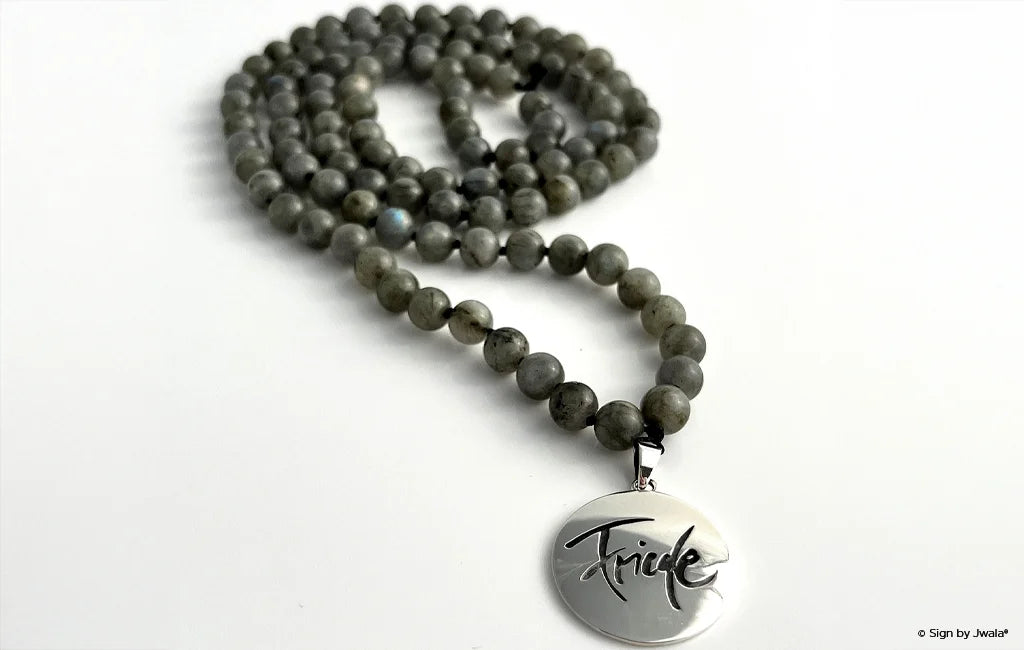 Männermalas aus dem Onlineshop SignShop Tirol – handgefertigte Gebetsketten für Männer, mit kraftvollen Symbolen und inspirierenden Botschaften, stilvoll und einzigartig, ideal für Achtsamkeit, Meditation und als besonderes Geschenk.