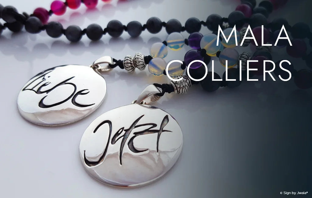 Malas und Colliers aus dem Onlineshop SignShop Tirol – handgefertigter Schmuck, spirituelle Gebetsketten, inspirierende Botschaften, Achtsamkeit, Meditation, einzigartige Designs, Tiroler Handwerkskunst, persönliche Geschenke