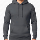  Schlichter Herren-Hoodie in hellem Indian Ink Grey ohne Sign mit Kängurutasche.