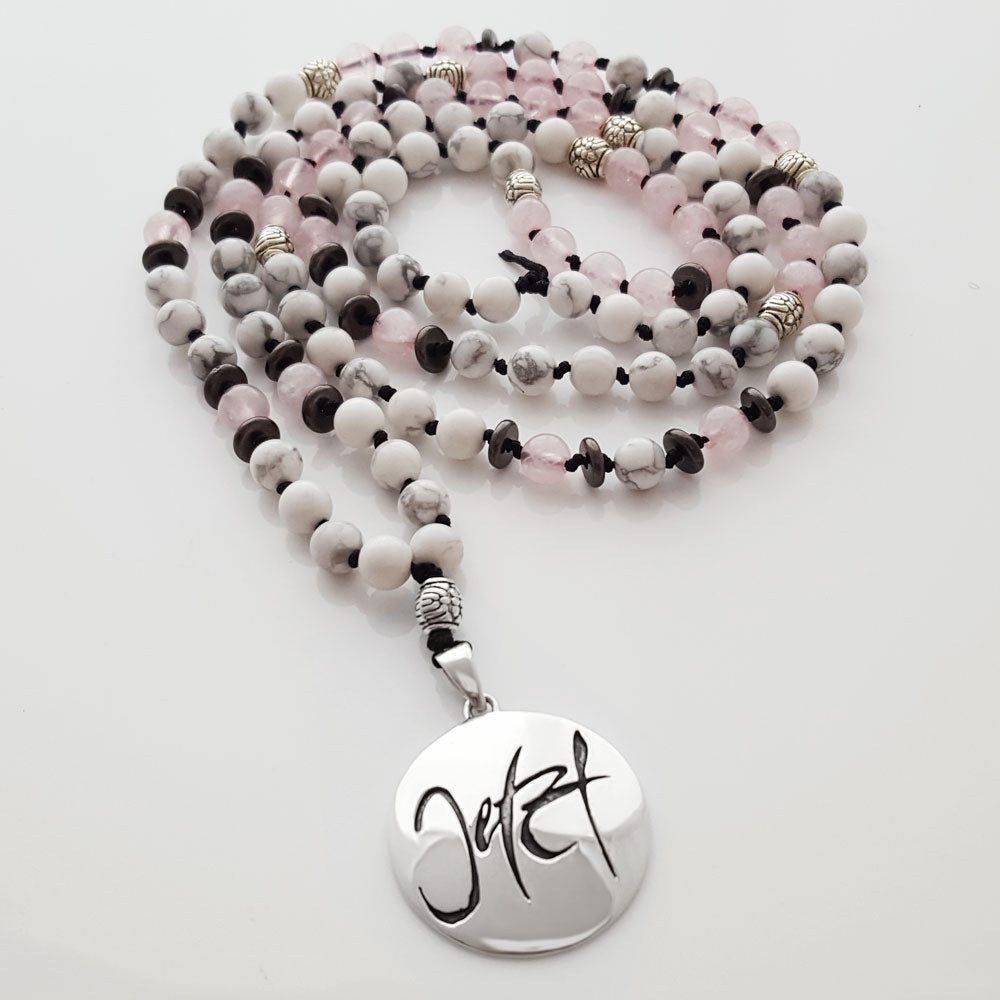 Mala „Jetzt“ aus Rosenquarz & Howlith – Einzigartiges Unikat für Achtsamkeit nur im SignShop Tirol kaufen