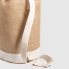 Detailaufnahme des stabilen Baumwoll-Schultergurts am Jute-Seesack