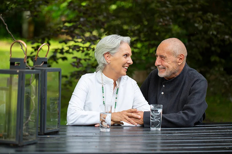 Jwala und Karl Gamper – Inhaber des SignShops Tirol, Autor*innen inspirierender Bücher und Onlinekurse für ein erfülltes, zufriedenes Leben