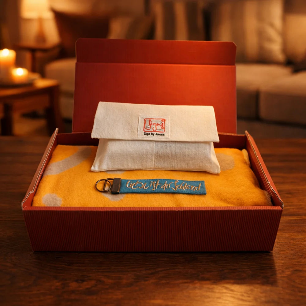 Premium Geschenkbox: „Freude“-Poncho,  Fingerzeige-Kartenset & Satinschleife – exklusiv im SignShop Tirol kaufen
