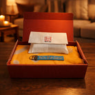 Premium Geschenkbox: „Freude“-Poncho,  Fingerzeige-Kartenset & Satinschleife – exklusiv im SignShop Tirol kaufen