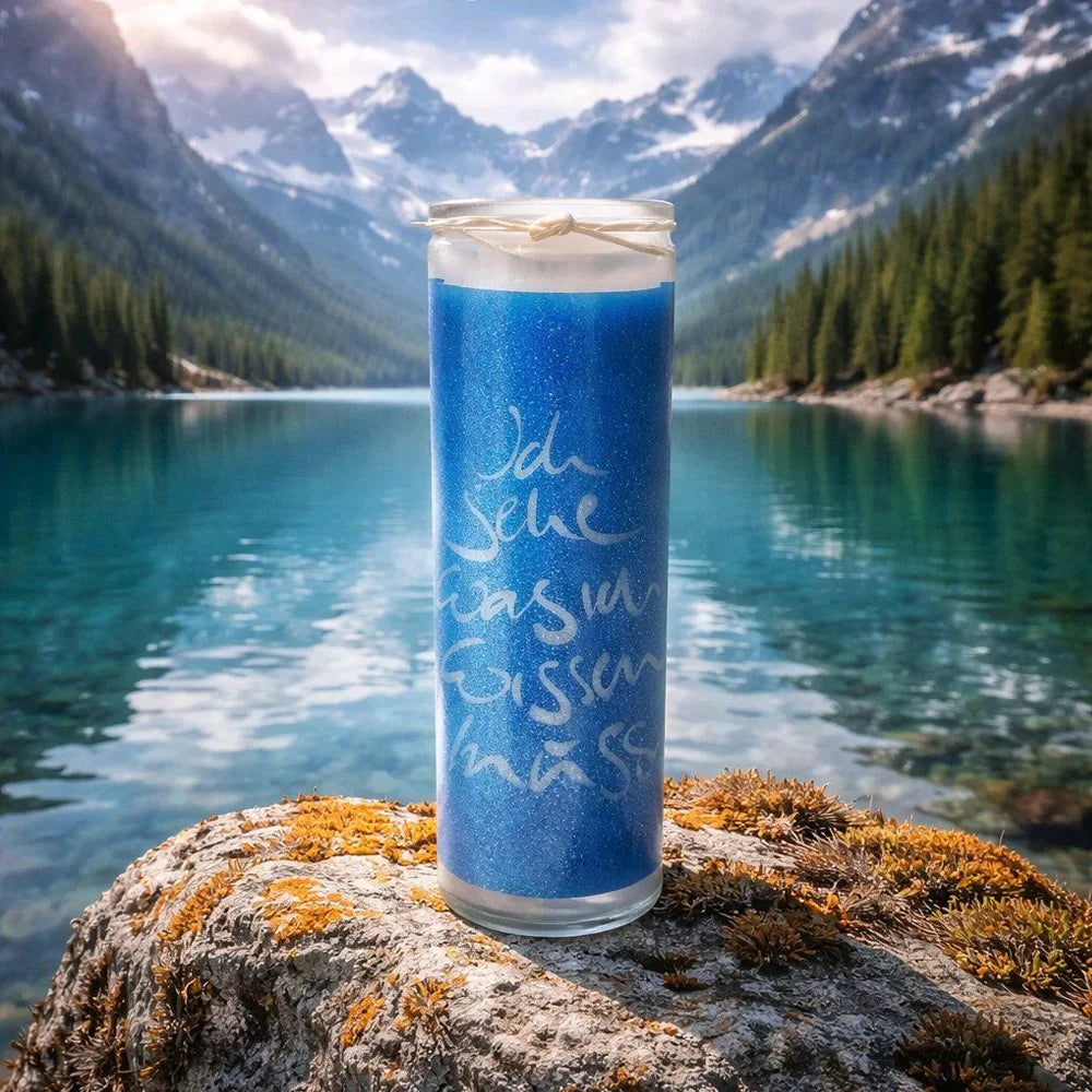 Limitierte Edition: Erkenntnis-Set mit Lapislazuli-Kissen, Affirmationskerze und handgenähtem Stoffbeutel – jetzt im SignShop Tirol online kaufen