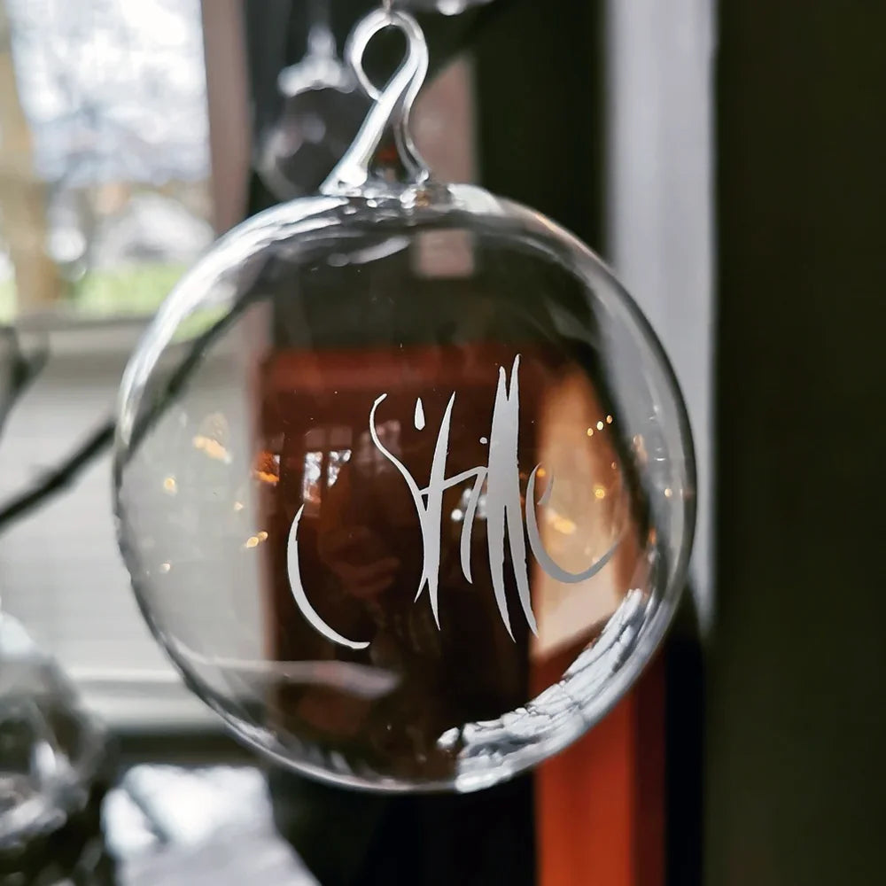 Mundgeblasene Glaskugel Stille aus Tirol online kaufen – exklusive Deko, sicher bestellen im SignShop Tirol