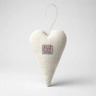 Premium Herzanhänger „Liebe“ in Creme – Sign by Jwala®, edles Bauernleinen, Unikat, exklusives Wohn- und Taschenaccessoire, liebevoll gefertigt, Geschenkidee