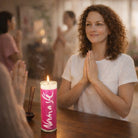 SignKerze „Namaste“ – Duftfreie, vegane Kerze mit spiritueller Botschaft, nachhaltige Zero-Waste Geschenkidee für Meditation und Achtsamkeit im SignShop Tirol online kaufen