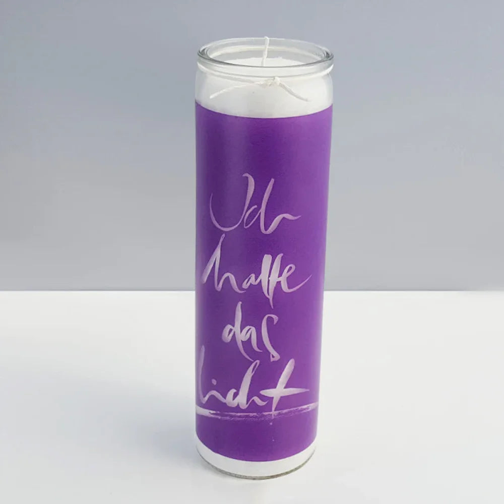 Handgemachte SignKerze „Ich halte das Licht“ – Original von Sign by Jwala®, limitiertes Einzelstück, hochwertige Designkerze als Geschenk für Licht, Wärme und positive Energie