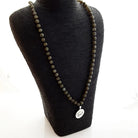 Original Männer Tigerauge-Mala „Friede“ – SignShop.Tirol, einzigartige Schmuckkette, handgemacht, wertvolles Accessoire für Lebensfreude, Schutz und emotionale Balance