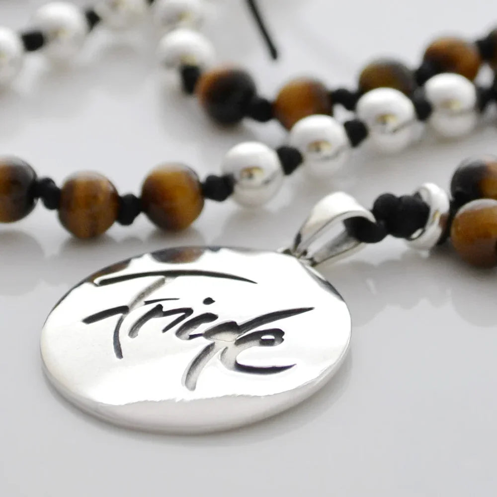 Exklusive Tigerauge-Mala „Friede“ – handgeknüpfte Meditationskette, Original von Sign by Jwala®, Limited Edition, hochwertiger Edelsteinschmuck für innere Stärke und Harmonie