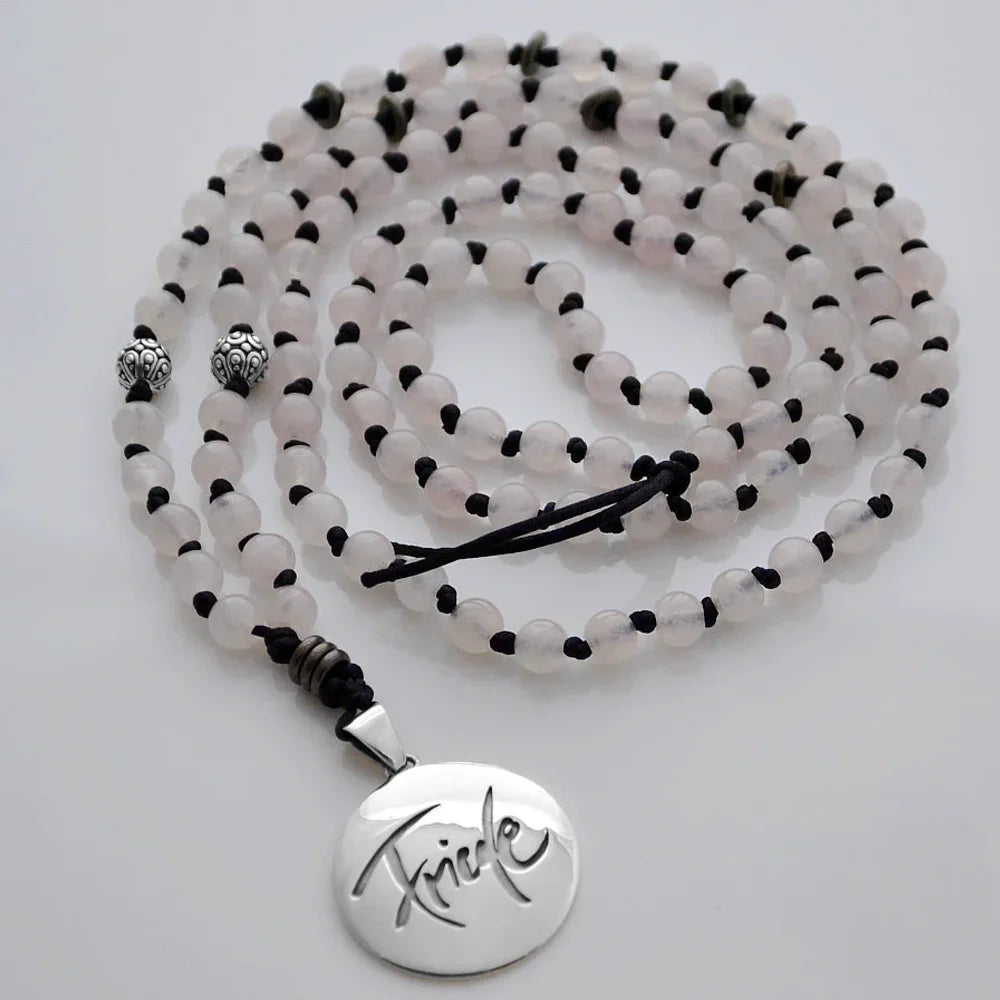 Handgemachte Rosenquarz-Mala „Friede“ – Original von Sign by Jwala®, limitiertes Einzelstück, hochwertige Edelstein-Kette für Achtsamkeit, Wohlbefinden und innere Ruhe