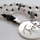 Exklusive Rosenquarz-Mala „Friede“ – handgeknüpfte Meditationskette, Original von Sign by Jwala®, Limited Edition, hochwertiger Edelsteinschmuck für Selbstliebe und Harmonie
