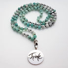 Premium Mala „Friede“ Howlith und Amazonit – Sign by Jwala®, edle Handarbeit, Unikat, exklusives Schmuckstück für Meditation, spirituelle Balance und Wohlbefinden