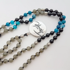 Handgemachte Freude-Mala Onyx, Achat Blau & Labradorit – Original von Sign by Jwala®, limitiertes Einzelstück, hochwertige Edelstein-Kette für Wohlbefinden, Motivation und Schutz