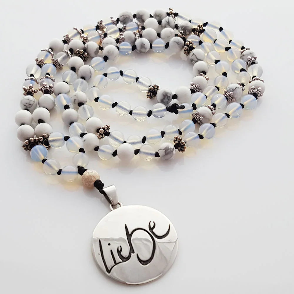 Premium Mala „Liebe“ Mondstein und Howlith – Sign by Jwala®, edle Handarbeit, Unikat, exklusives Schmuckstück für emotionale Heilung, Balance und spirituelle Entwicklung