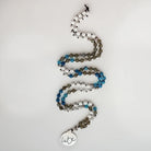 Exklusive Liebe-Mala Blauer Achat, Labradorit & Howlith – handgefertigte Meditationskette, Original von Sign by Jwala®, Limited Edition, hochwertiger Edelsteinschmuck für Liebe und Herzensverbindung