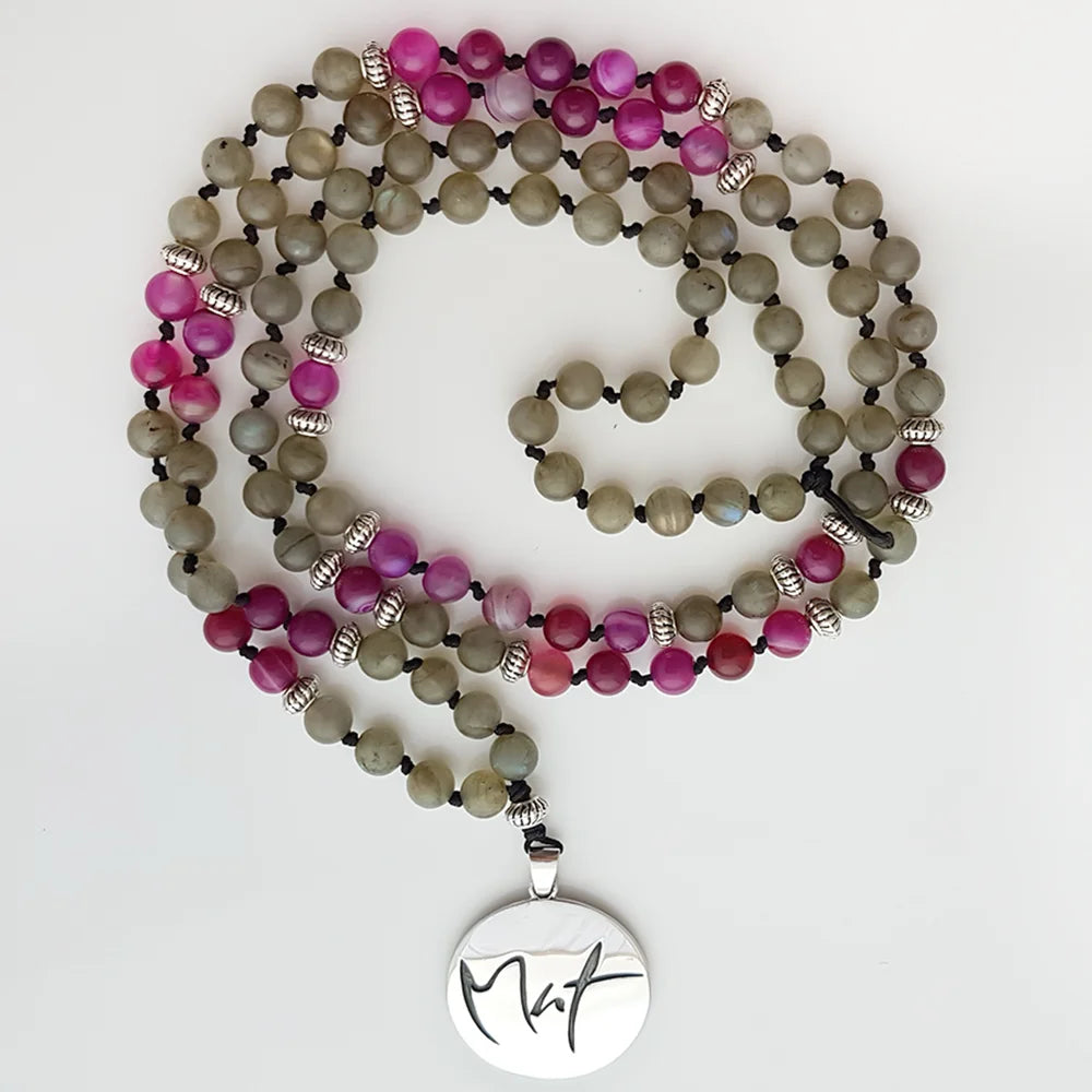 Handgemachte Mut-Mala Labradorit/pinker Achat – Original von Sign by Jwala®, limitiertes Einzelstück, hochwertige Edelstein-Kette für innere Stärke, Heilung und Achtsamkeit