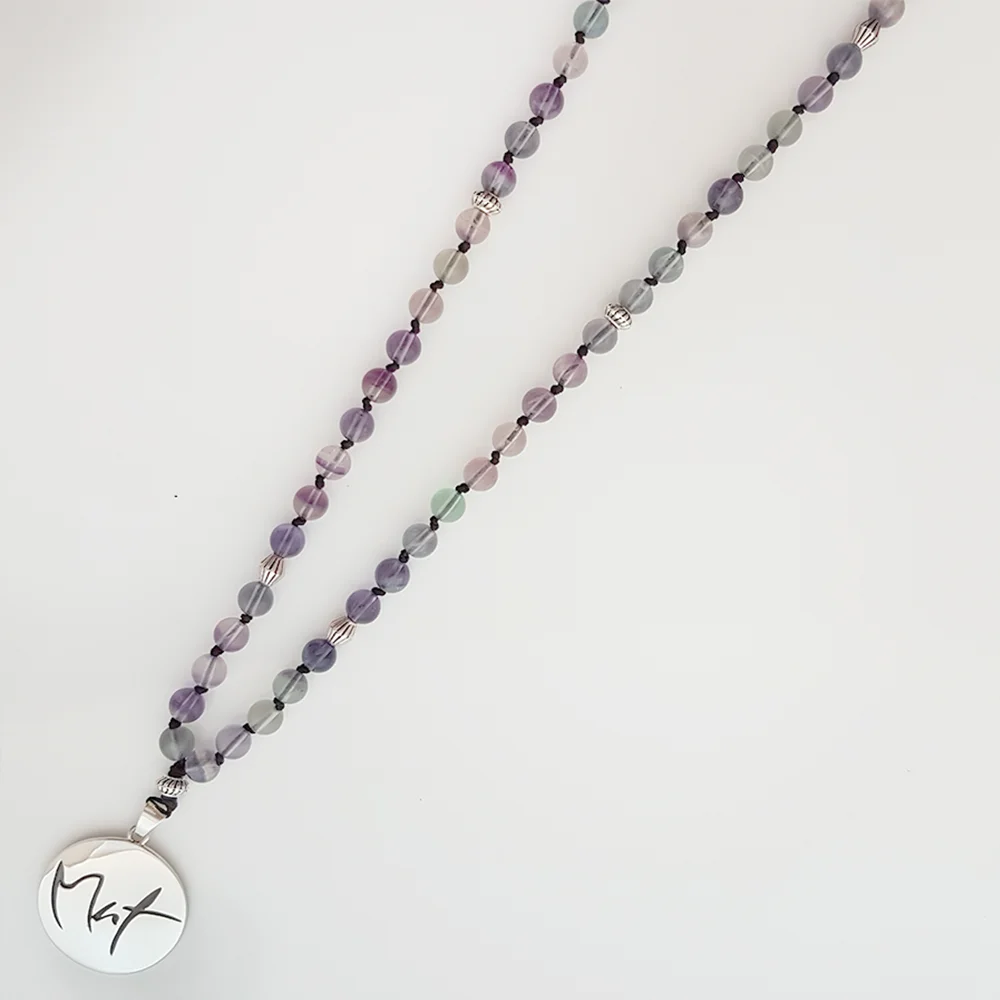 Luxus Mala „Mut“ Fluorit – Sign by Jwala®, exklusive Meditationskette, liebevoll gefertigt, Premium-Qualität für Klarheit, Mut und positive Energie
