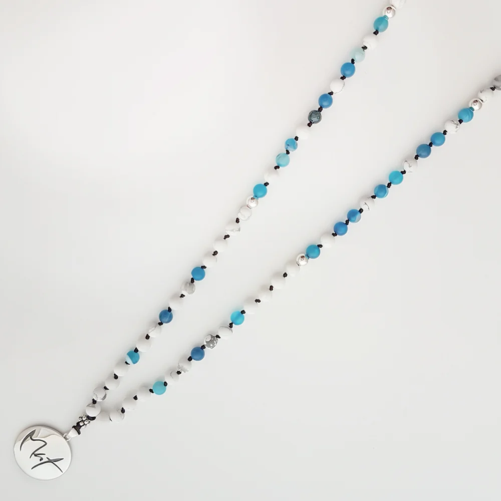 Handgemachte Mut-Mala Türkis/Howlith – Original von Sign by Jwala®, limitiertes Einzelstück, hochwertige Edelstein-Kette für Selbstvertrauen, Schutz und innere Stärke