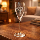 Exklusives Designer-Champagnerglas „Liebe“ kaufen – Hochwertiges Luxusglas mit individueller Gravur online im SignShop Tirol bestellen – Edles Geschenk für anspruchsvolle Genießer und Genießerinnen