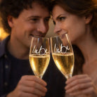 Premium Champagnerglas „Liebe“ mit exklusiver Veredelung – Luxus Glas aus der Glasmanufaktur Riedel für stilvolle Feiern, Hochzeiten und besondere Momente online im SignShop Tirol kaufen