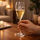 Exklusives Riedel Champagnerglas „Jetzt“ – Hochwertiges Luxusglas, veredelt vom SignShop Tirol, mit spiritueller Gravur online kaufen für besondere und stilvolle Anlässe