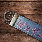 Original Schlüsselanhänger „Liebe ist der Schlüssel“ hellblau – SignShop.Tirol, einzigartiges Accessoire, handgemacht, wertvolles Präsent für Herzensmenschen
