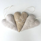 Hochwertiges Herz aus Bauernleinen mit Liebe-Motiv – stilvolle Wohnaccessoires, sicher kaufen im SignShop Tirol