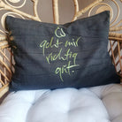 Hochwertiges, handgefertigtes Zirbenkissen aus Bauernleinen kaufen – Exklusives Dekokissen für anspruchsvolle Wohnkultur online im SignShop Tirol entdecken