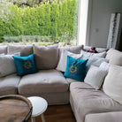 Exklusive Deko-Kissen „Freude“ und "Liebe" aus Bauernleinen in petrol und Zirbenholz – Handgefertigte, besonderes Kissen mit Stickerei im SignShop Tirol online kaufen