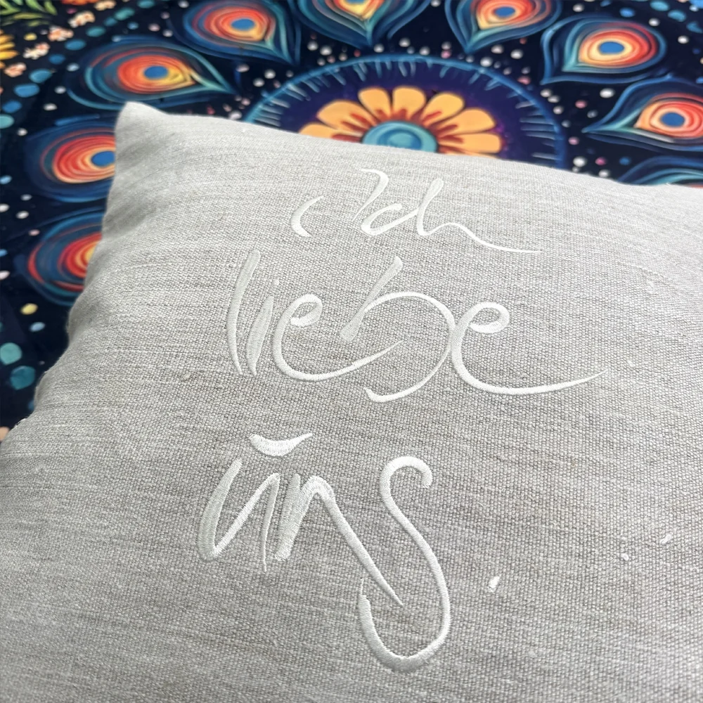 Luxus Zirbenkissen „Ich liebe uns.“ – Sign by Jwala®, exklusive Handarbeit, edles Bauernleinen, Premium-Qualität für Schlafzimmer und Wohnbereich