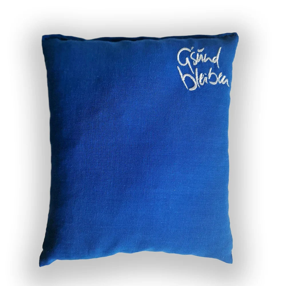 Luxus Zirbenkissen „G’sund bleiben“ blau – Sign by Jwala®, exklusive Handarbeit, Bauernleinen aus Tirol, Einzelstück, Premium-Kissen für Wohlbefinden