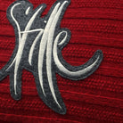 Handgenäht und liebevoll bestickt in Tirol, ist die Kissenhülle „Stille“ ein einzigartiges Geschenk für alle, die Geborgenheit und achtsame Momente schätzen – im SignShop Tirol erhältlich.