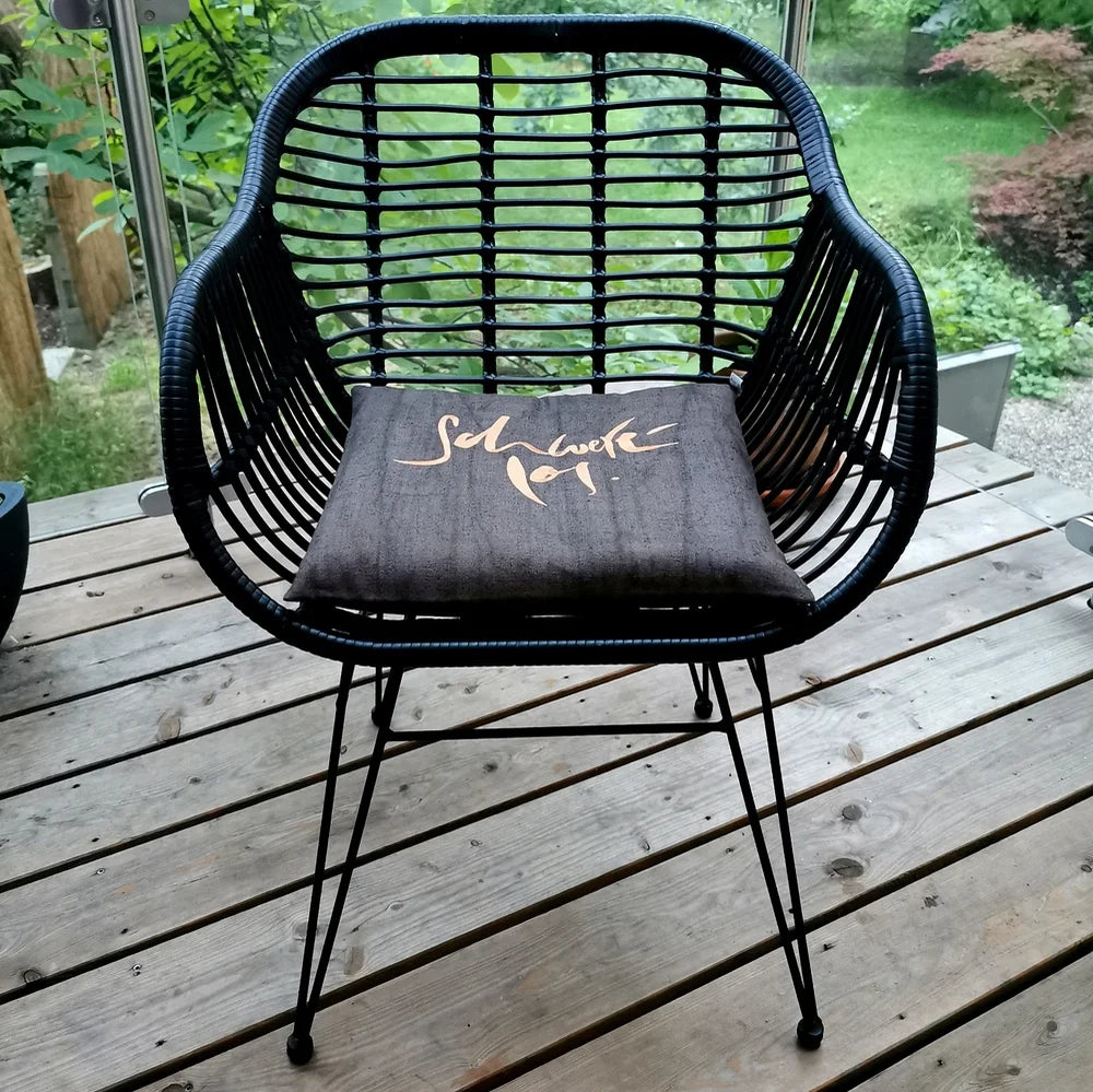 Flachkissen „Schwerelos“ – exklusives Dekokissen aus Vintage-Bauernleinen online kaufen