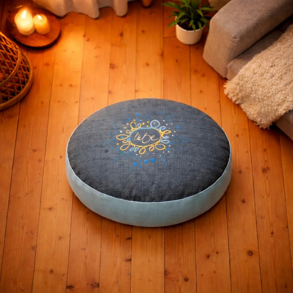 Premium-Bodenkissen für Achtsamkeit und Entspannung, liebevoll genäht, ideal für Yoga & Meditation – erhältlich im SignShop Tirol