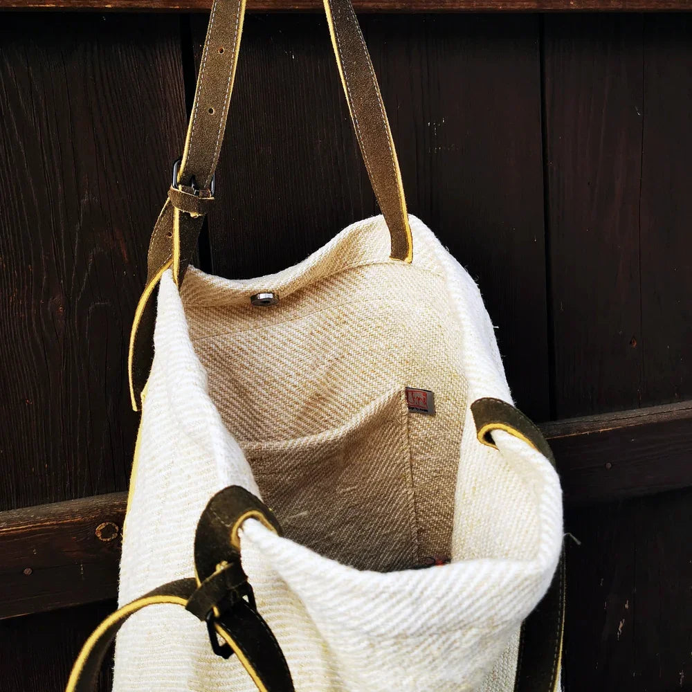 Edle Schultertasche „Liebe Ornament“ aus Bauernleinen – Original von Sign by Jwala®, handgefertigt, Premium-Qualität, modische Tasche für Alltag und besondere Momente
