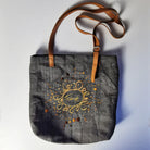 Handgemachte MessengerBag „Freude Ornament“ – Original von Sign by Jwala®, limitiertes Einzelstück, stilvolle Tragetasche mit Riemen, modisches Accessoire für Damen