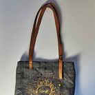 Luxus MessengerBag „Freude Ornament“ – Sign by Jwala®, exklusive Schultertasche, liebevoll gefertigt, Premium-Qualität für Freizeit, Ausgehen und Geschenkideen