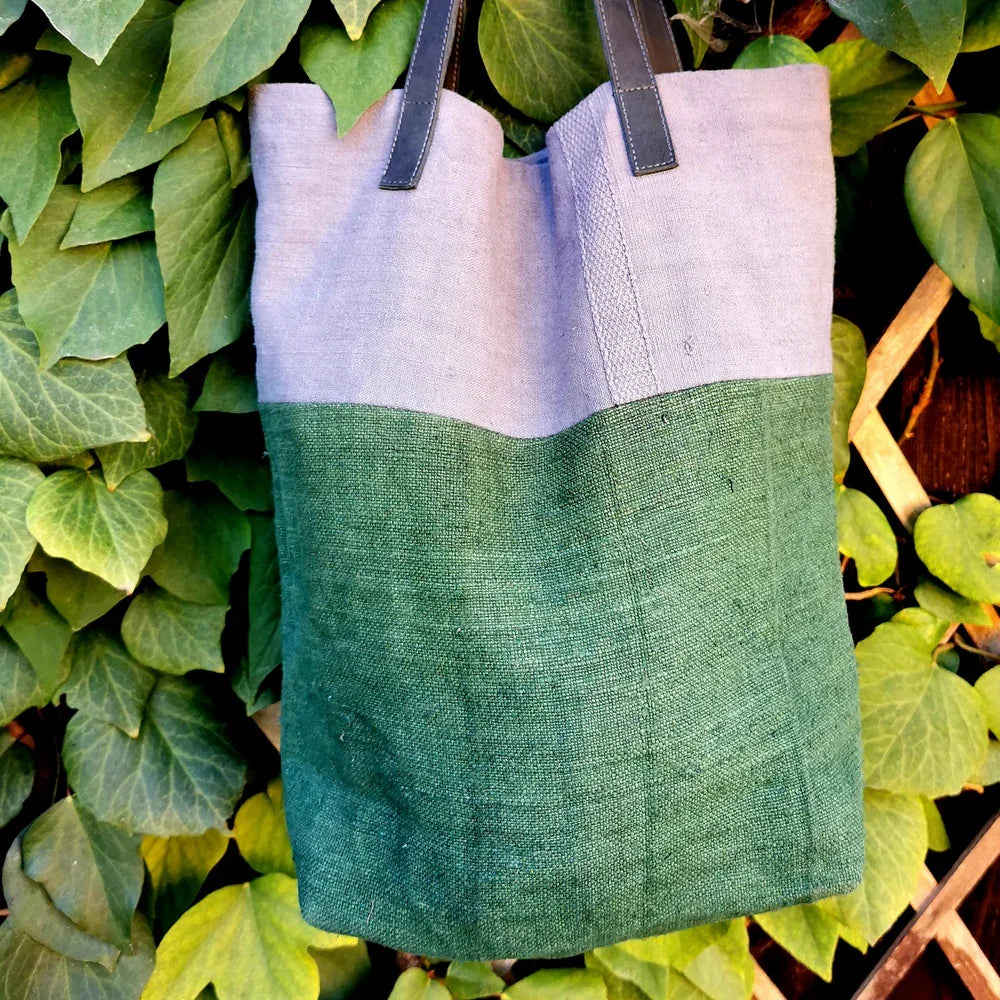 Design Schultertasche „Liebe ist der Schlüssel“ grün – Sign by Jwala®, Limited Edition, hochwertiges Unikat, exklusives Accessoire für Individualität und Inspiration