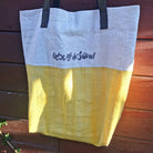 Exklusive Schultertasche „Liebe ist der Schlüssel“ Creme-Gelb – handgefertigte Tasche aus Bauernleinen, Original von Sign by Jwala®, Limited Edition, hochwertiges Unikat mit inspirierender Botschaft