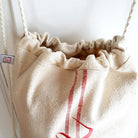 Handgemachter Rucksack „Liebe“ aus Bauernleinen – Original von Sign by Jwala®, limitiertes Einzelstück, hochwertiges Accessoire für Inspiration, Achtsamkeit und Lebensfreude